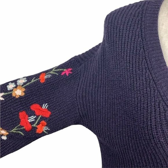 American Eagle Floral Embroidered Sweater M - Picture 2 of 12